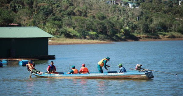Lâm Đồng: Tìm thấy thi thể cháu bé mất tích sau vụ lật thuyền trên hồ Đông