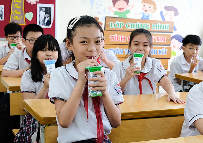 Hơn 87% trẻ mầm non, tiểu học Hà Nội uống sữa học đường.