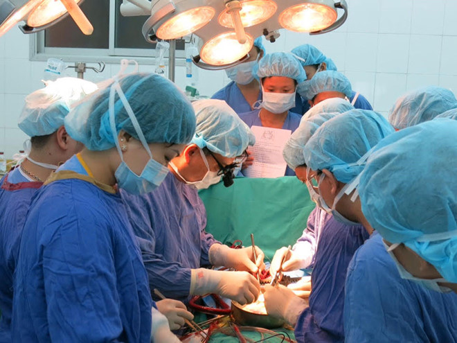 Các bác sĩ BVHN Việt Đức thực hiện 15 ca ghép tạng trong sáu ngày.