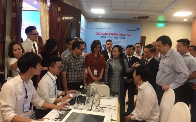 Bộ trưởng Y tế Nguyễn Thị Kim Tiến chỉ đạo các cơ sở y tế đẩy mạnh thanh toán điện tử.