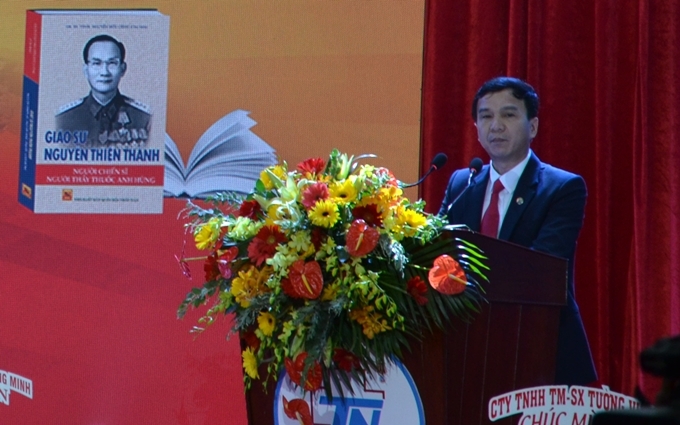 PGS, TS Lê Đình Thanh, Giám đốc Bệnh viện Thống Nhất, đọc diễn văn trong lễ kỷ niệm.