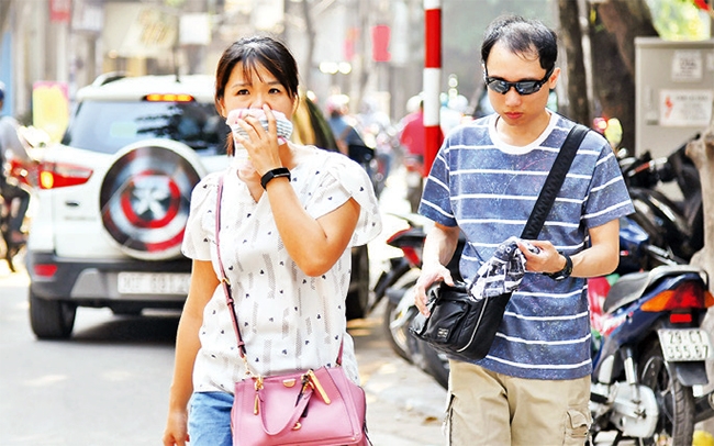 Tình trạng ô nhiễm không khí và bụi mịn diễn ra trong những ngày gần đây tại Hà Nội. Ảnh: MỸ HÀ
