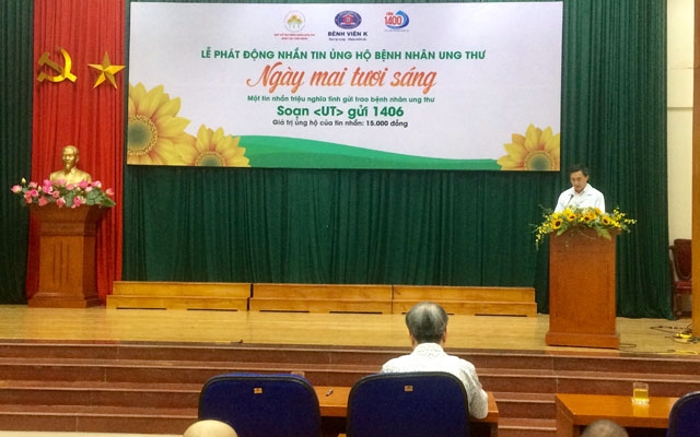 GS. TS Trần Văn Thuấn, Giám đốc Bệnh viện K kêu gọi cán bộ, y, bác sĩ, công nhân viên toàn bệnh viện và người dân trên cả nước tham gia nhắn tin ủng hộ người bệnh ung thư.
