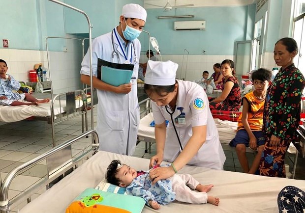 Bệnh nhi nhập viện điều trị bệnh sốt xuất huyết tại Bệnh viện Sản Nhi tỉnh An Giang. (Ảnh: Thanh Sang)