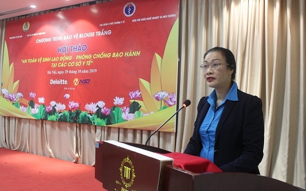 TS Phạm Thanh Bình, Chủ tịch Công đoàn Y tế Việt Nam chia sẻ tại hội thảo.