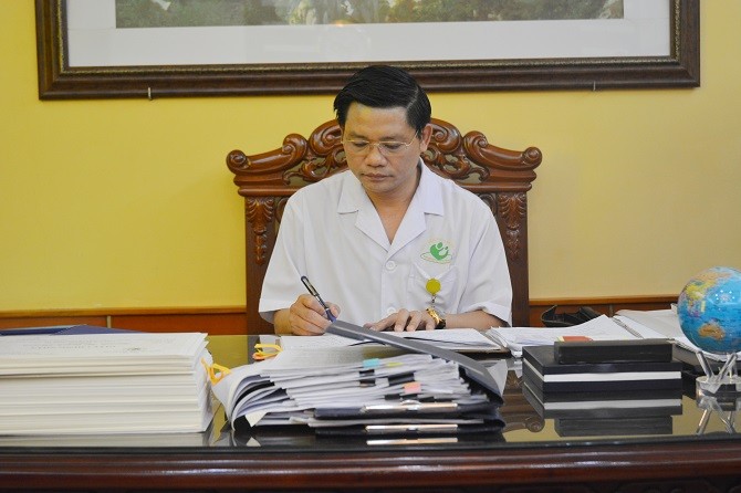 PGS.TS Nguyễn Duy Ánh – Giám đốc Bệnh viện Phụ sản Hà Nội chia sẻ quan điểm về việc hút mỡ bụng khi mang thai.