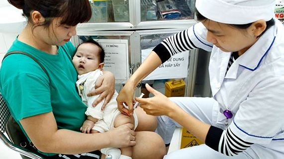 Chủ động tiêm vắc-xin để phòng, chống bệnh sởi