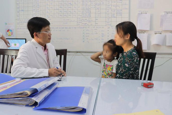 Trẻ đến khám dậy thì sớm tại Bệnh viện Nhi Đồng 2 (TP HCM) Ảnh: Nguyễn Thạnh