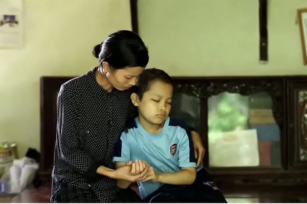 Chị Hiền cùng con trai Dương Thành Long đều đang là bệnh nhân ung thư điều trị tại BV K