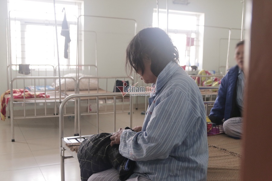 Một bệnh nhân xã hội đang điều trị tại Khoa Bán cấp tính nữ, Bệnh viện Tâm thần TW1 - Ảnh: Nguyễn Liên