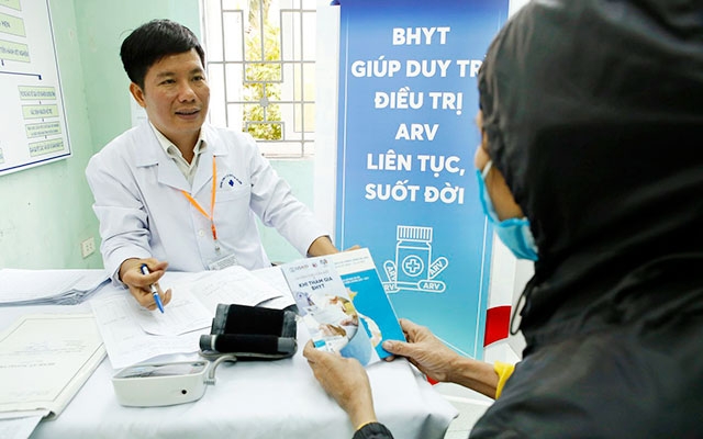 Phòng khám SHP Trường đại học Y Hà Nội tư vấn chăm sóc sức khỏe tình dục, phòng, chống HIV cho khách hàng.