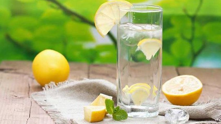 Lợi ích của việc uống nước chanh ấm mỗi ngày