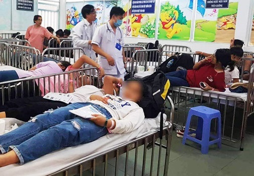 Học sinh được điều trị tại BV Nhi đồng 1. Ảnh: T.R