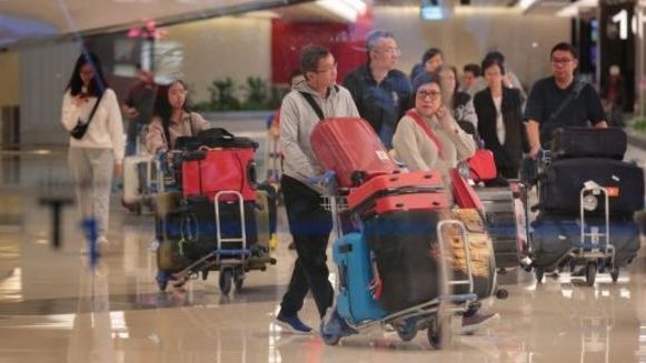 Việt Nam cách ly 2 hành khách Trung Quốc bị sốt đến từ vùng dịch viêm phổi lạ