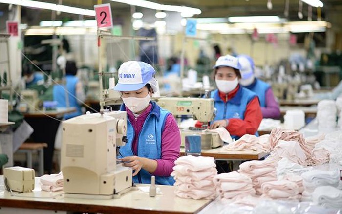 Sản xuất mặt hàng khẩu trang kháng khuẩn tại Công ty TNHH một thành viên Dệt kim Đông Xuân.