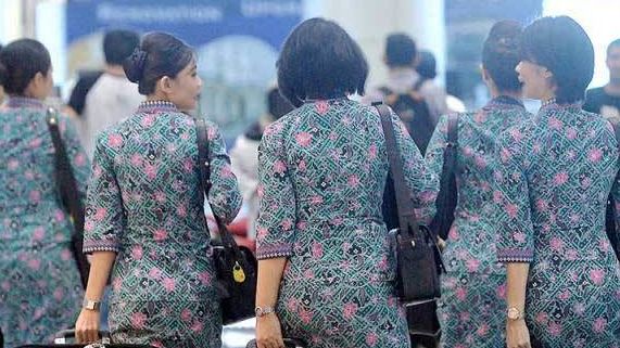 Nữ tiếp viên hàng không bị sa thải vì nặng hơn quy định nửa cân