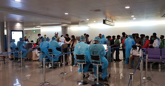 150 khách ùn ứ chờ xét nghiệm Covid-19 ở Tân Sơn Nhất đã về các khu cách ly