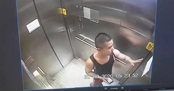 Gã trai Thái Lan bị bắt vì mút tay, bôi khắp thang máy giữa bão Covid-19