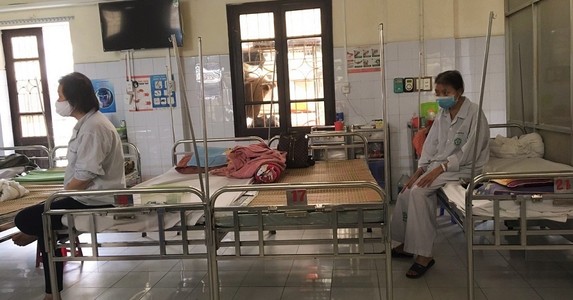 Bệnh nhân BV Bạch Mai: “Chúng tôi dựa vào nhau, dựa vào bác sĩ”