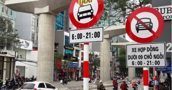 Hà Nội chấp thuận dỡ biển cấm taxi, xe hợp đồng trên 10 tuyến phố