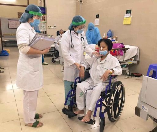 Cuộc sống "đặc biệt" của những chiến sĩ áo trắng trong Bệnh viện Bạch Mai