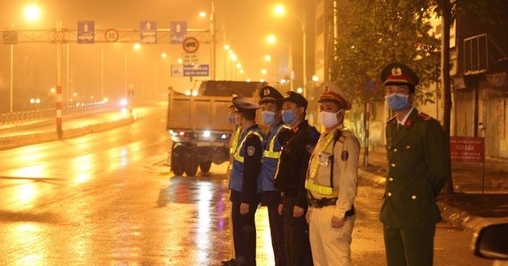 Hanoi sets up checkpoints at city entrances to control COVID-19
