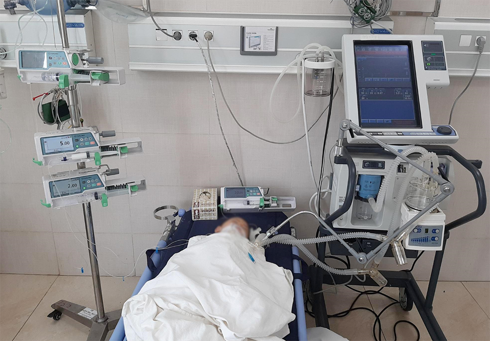 Một bé trai bị tai nạn sinh hoạt đang được điều trị tại Bệnh viện Đa khoa Phú Thọ