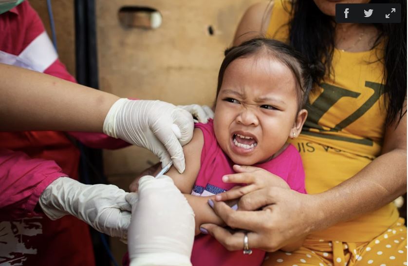Trẻ em Philippines được tiêm phòng lao phổi năm 2019. Ảnh: AFP