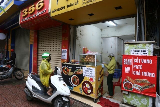 Restaurants in Hà Nội have started to reopen but still have to abide by disease prevention regulations.