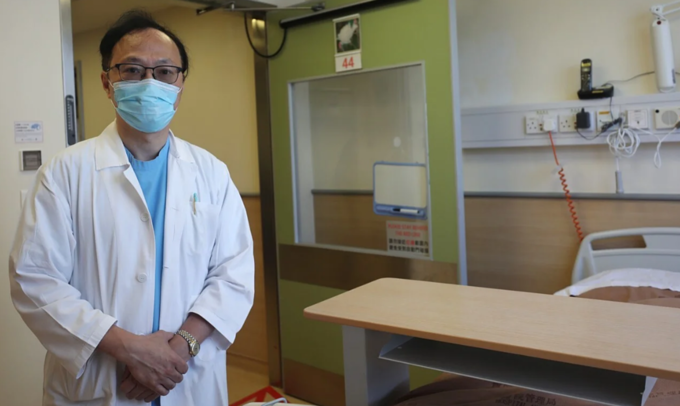 Bác sĩ Raymond Liu Wai-to, chuyên gia về bệnh truyền nhiễm, trưởng khoa cách ly tại Bệnh viện Ruttonjee. Ảnh: Xiaomei Chen