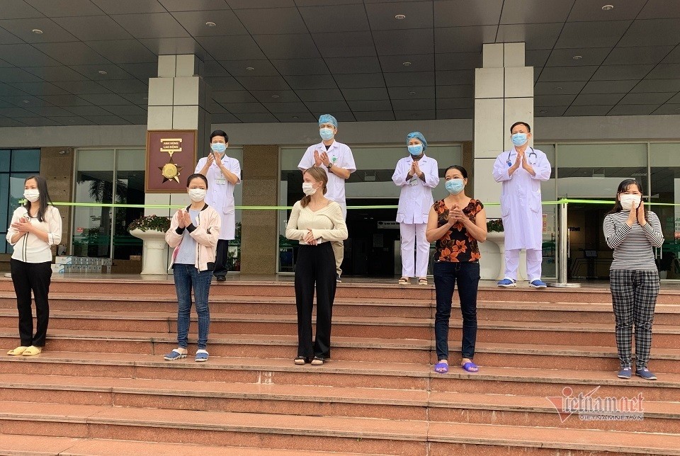 Gia đình 3 người mắc Covid-19 ở Hà Nội: 'Đây là cú sốc quá lớn'