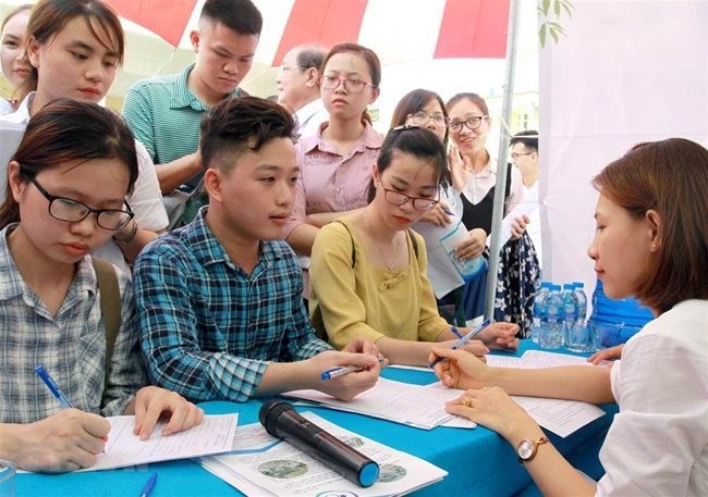 A representative talks to jobseekers at a job fair. Some 10,500 people have found a job through a campaign aimed at reducing unemployment during the coronavirus pandemic