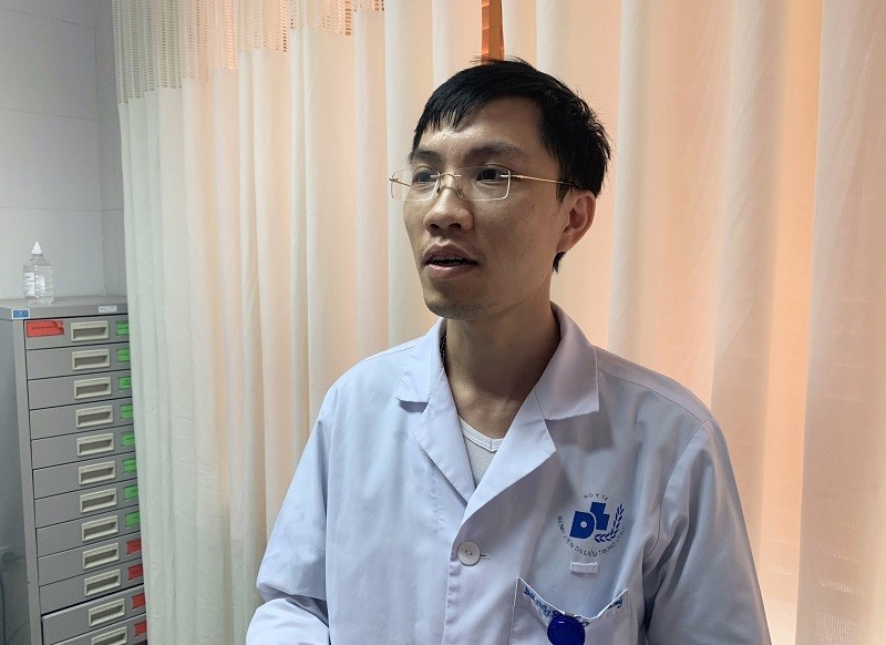 Tiến sĩ, bác sĩ Nguyễn Hữu Quang, Phó trưởng khoa Phẫu thuật tạo hình thẩm mỹ, Bệnh viện Da liễu Trung ương