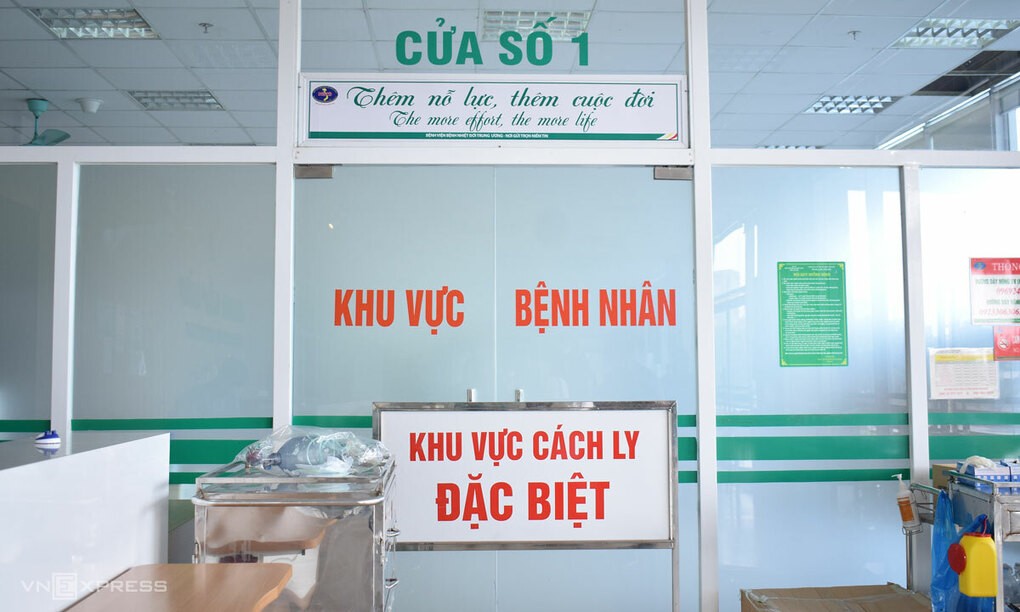 Khu vực cách ly bệnh nhân Covid-19 tại Khoa Cấp cứu, Bệnh viện Bệnh Nhiệt đới Trung ương. Ảnh: Chi Lê