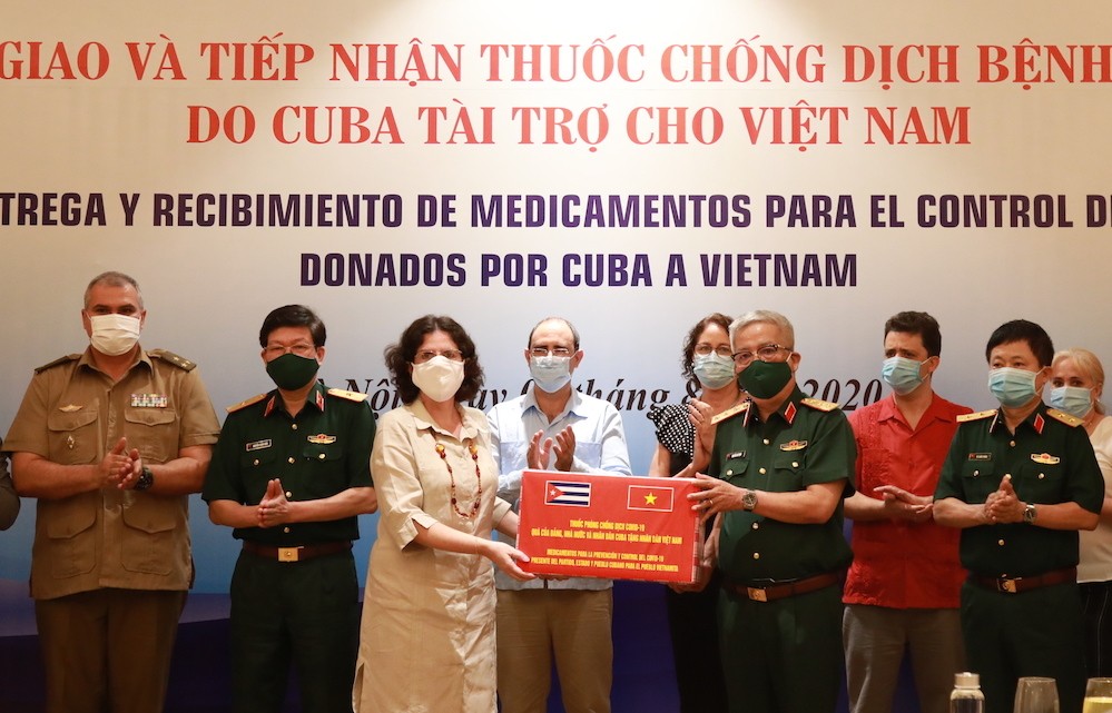 Cuba tặng Việt Nam thuốc tăng đề kháng Covid-19