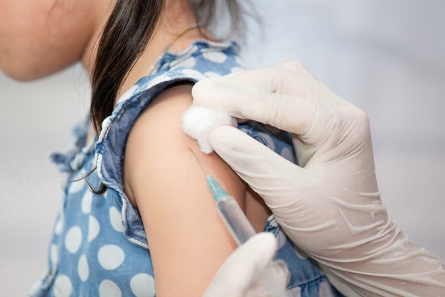 Tiêm vaccine là một trong những biện pháp chủ động để phòng viêm não Nhật Bản. Ảnh: freepik.