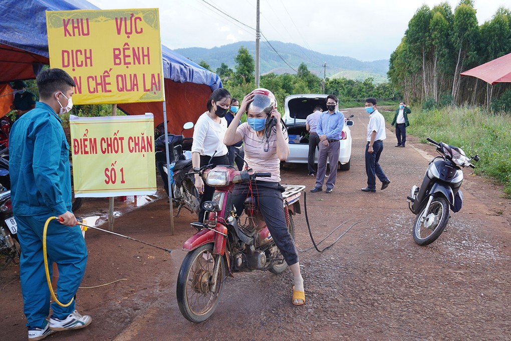 Chốt kiểm soát dịch bạch hầu ở xã Hải Yang, huyện Đăk Đoa, Gia Lai hồi tháng 7. Ảnh: Trần Hóa.