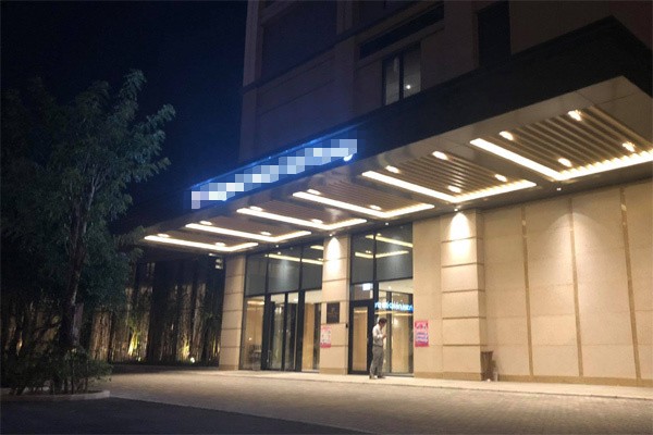 Phong tỏa khách sạn, cách ly 162 người liên quan đến chuyên gia Nhật dương tính nCoV