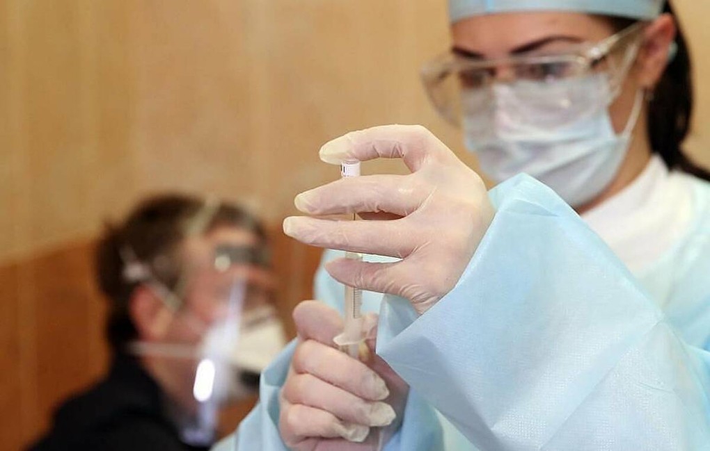 Nga lần đầu tiêm vaccine Sputnik V cho người cao tuổi