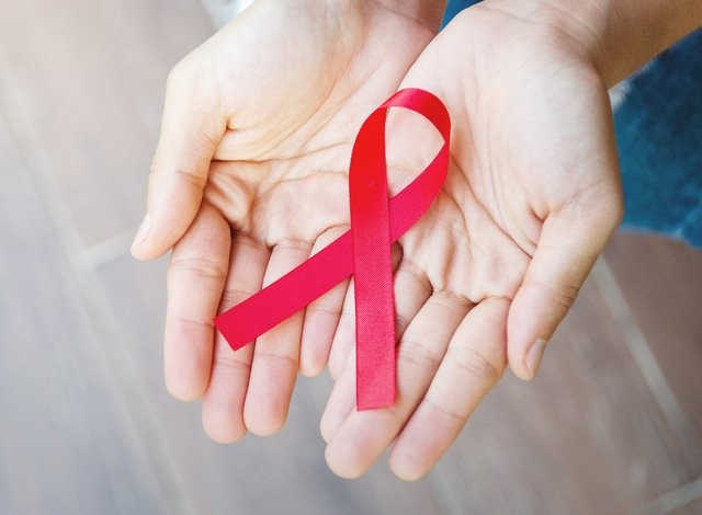 Nhiễm HIV phải thông báo với người sống chung