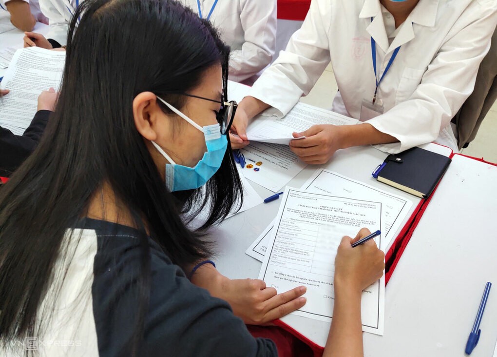 Cô gái đầu tiên đăng ký thử vaccine Covid-19 Việt Nam