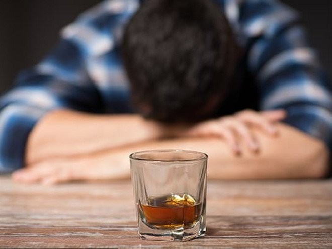 Nhầm tưởng uống rượu giúp kích thích tình dục
