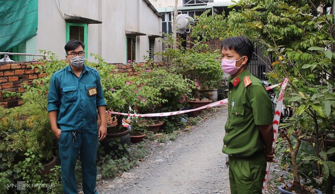 Khu vực nam thanh niên trong nhóm vượt biên trái phép, trọ ở quận 9, bị phong tỏa sáng 29/12. Ảnh: Đình Văn.