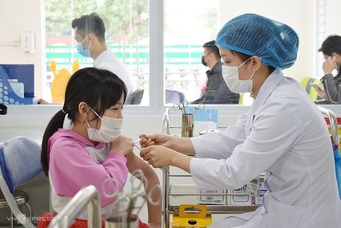 Tiêm vaccine cho trẻ em tại bệnh viện. Ảnh: Chi Lê.