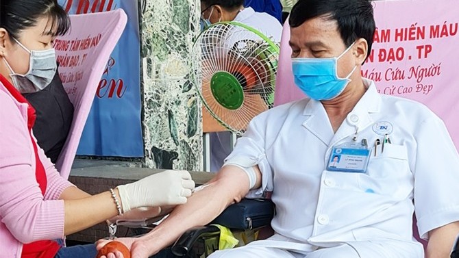 Bác sĩ Sài Gòn hiến máu