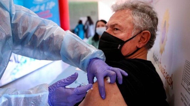 Putin hối thúc dân Nga tiêm vaccine Covid-19