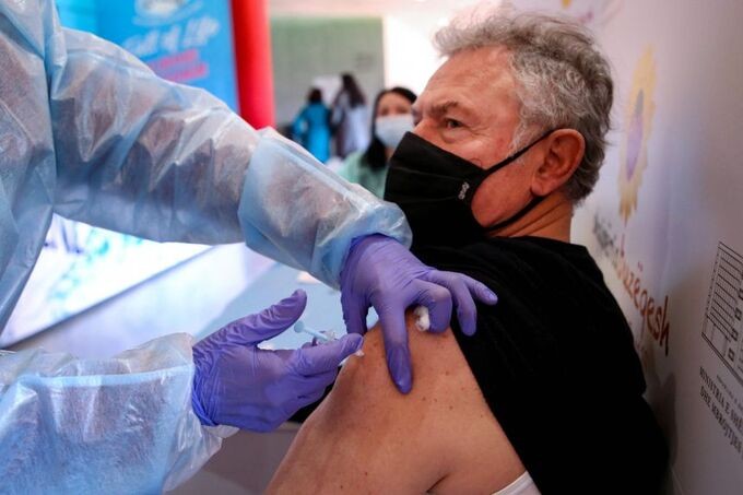 Người dân Nga được tiêm vaccine Covid-19. Ảnh: AFP