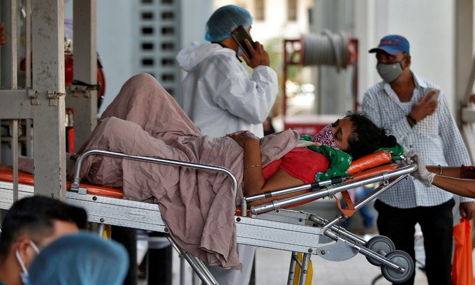 A patient is wheeled inside a Covid-19 hospital for treatment, amidst the spread of the disease in Ahmedabad, India, April 19, 2021. Photo by Reuters/Amit Dave.