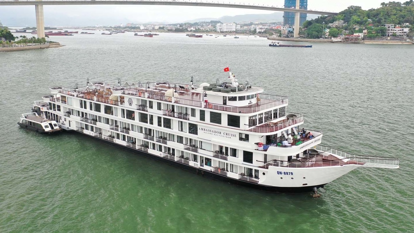 Cách ly 182 khách và nhân viên du thuyền trên vịnh Hạ Long
