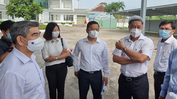 Thứ trưởng Y tế cùng 26 chuyên gia sang Lào hỗ trợ chống dịch